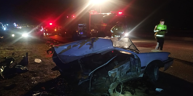 Denizli'de iki otomobil çarpıştı, 1 kişi öldü, 5 kişi yaralandı
