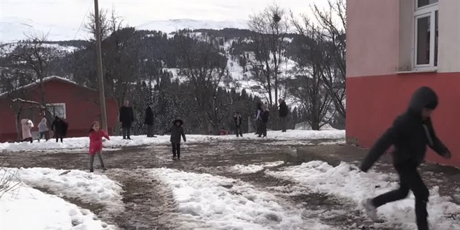 Çocuk nüfusu arttı, köy okulunun kapıları 6 yıl sonra yeniden açıldı