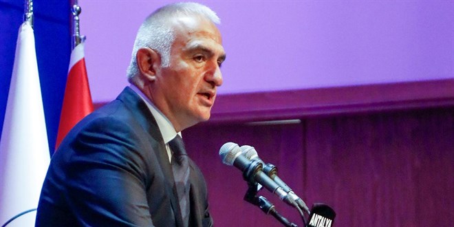 Bakan Ersoy: Turizmde bu yılı rekorlarla kapatıyoruz