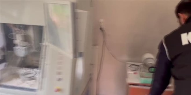 Adana'da kaçak diş laboratuvarına düzenlenen operasyonda 7 zanlı yakalandı