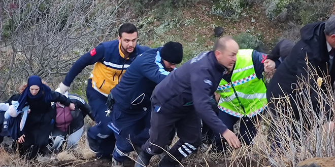 Otomobiliyle baraj gölüne düşen hemşire yüzerek kıyıya çıktı
