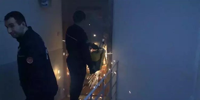 Avcılar'da hırsız kendisini girdiği daireye kilitledi