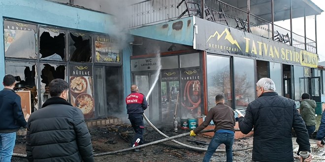 Bitlis'te yangın çıkan kafe kullanılamaz hale geldi