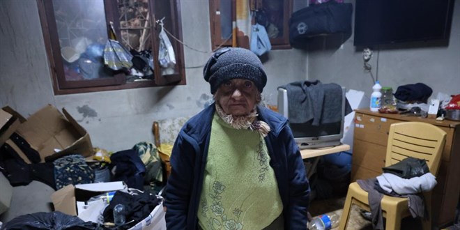 Hem maaşını alıyorlar hem de anne ve babalarına bakmıyorlar