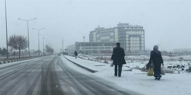 Kars-Iğdır kara yolu tipi nedeniyle tır trafiğine kapatıldı