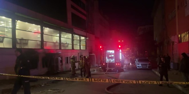 Kartal'da iş yerinde çıkan yangın söndürüldü
