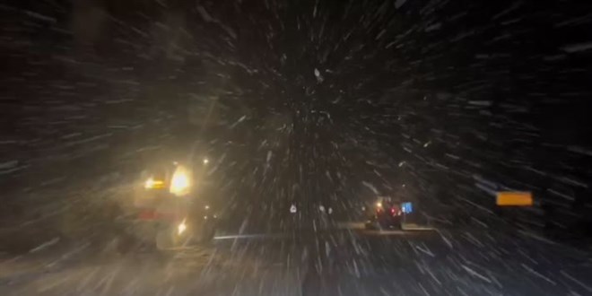 Antalya-Konya kara yolu kar nedeniyle tr ve kamyon geiine kapatld