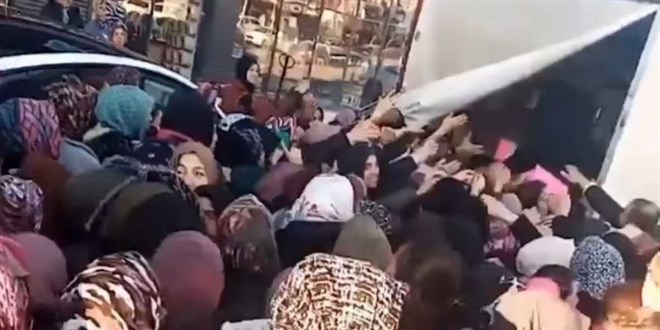 Başkentte bedava bardak izdihamı