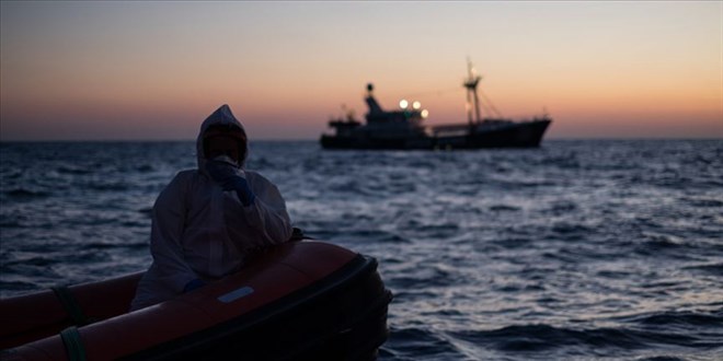 Çanakkale açıklarında 80 düzensiz göçmen yakalandı