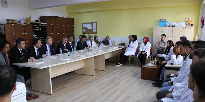 MEB, öğretmenler ve okul yöneticileriyle istişare için saha ziyaretlerine başladı