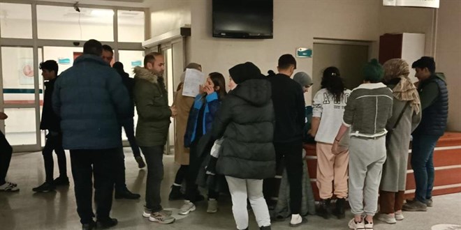 Gıda zehirlenmesi şüphesiyle 80 öğrenci hastaneye başvurdu