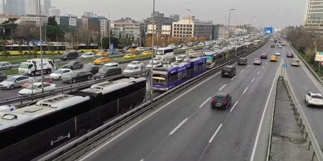 Metrobüsün yükünü alacak hızlı metrolara ihtiyaç var