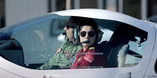 Mezun olmadan iş teklifi alan genç pilotlar gelecekten umutlu