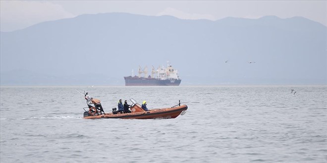 Zonguldak'ta batan geminin kayp 7 personelini arama almalar sryor