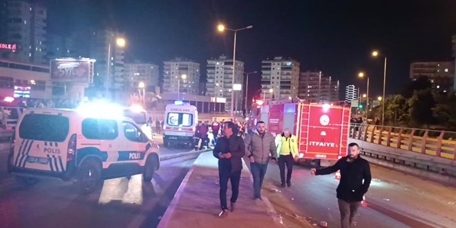 Mersin'de zincirleme kaza: 2 ölü, 6 yaralı