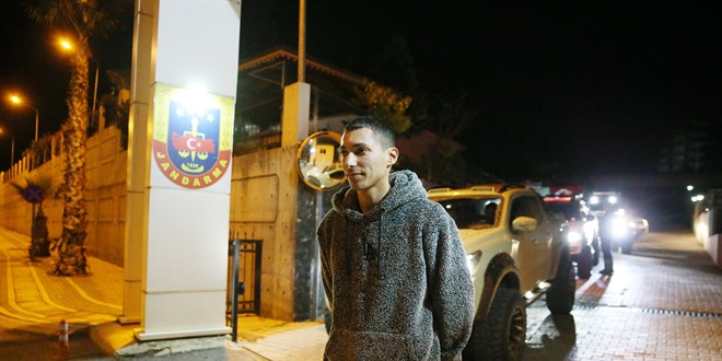 Antalya'da araçları kara saplanan milli motosikletçi Razgatlıoğlu ve arkadaşları kurtarıldı