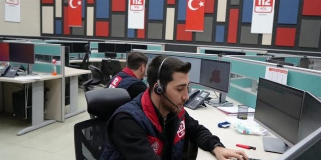 Alkollü vatandaş mezarlıktan arayarak 'Etrafımda bir sürü ölü var' dedi