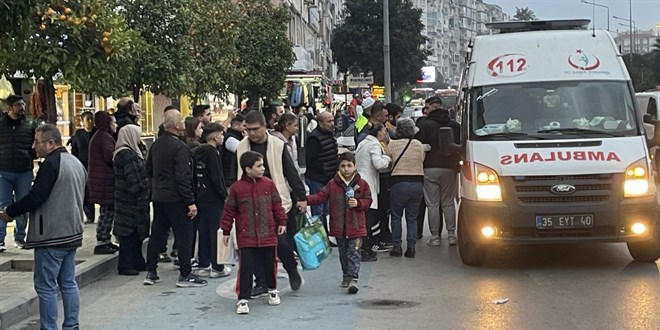 Yürüyen merdiven ters yönde hareket edince 5 kişi yaralandı