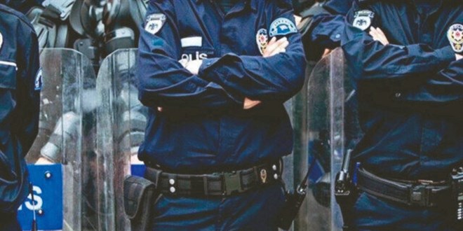 445 FETÖ'cü polis 2 mikro SD karttan çıktı