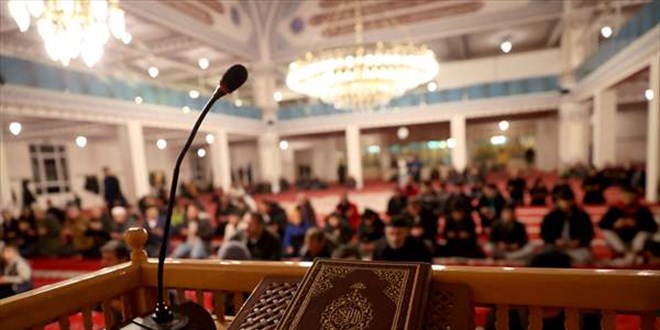 Erzurum'da sabah namazında şehitler için dua edildi