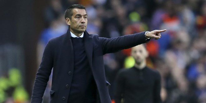 Beşiktaş'a Genesio'dan olumsuz haber geldi, rota van Bronckhorst