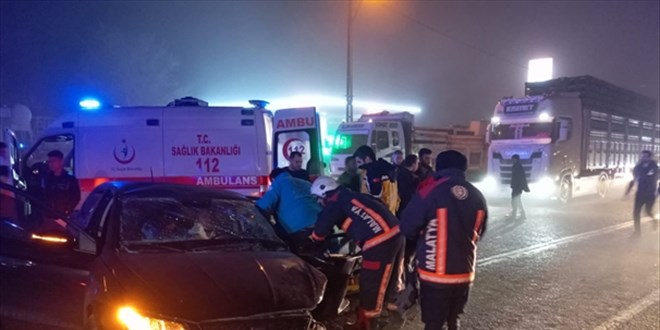 Malatya'da iki otomobil çarpıştı 1 kişi öldü, 5 kişi yaralandı