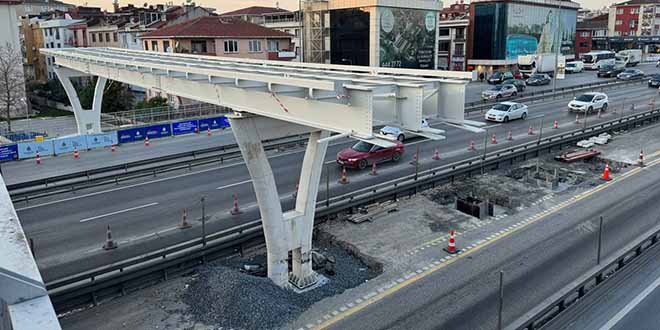 İBB'den metrobüs yoluna konulan üst geçit ayağına ilişkin açıklama