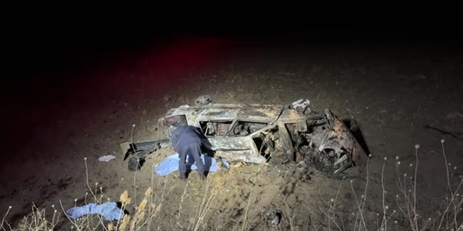 Kütahya'da devrildikten sonra yanan otomobildeki 1 kişi öldü, 2 kişi yaralandı