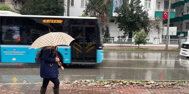 Meteoroloji'den 17 il için 'sarı' uyarı: Yağış ve fırtınaya dikkat!