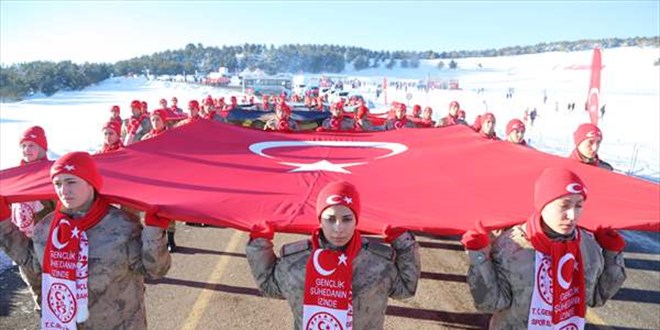 Trkiye 'Bu toprakta izin var' temasyla yrmek iin Sarkam'ta toplanyor