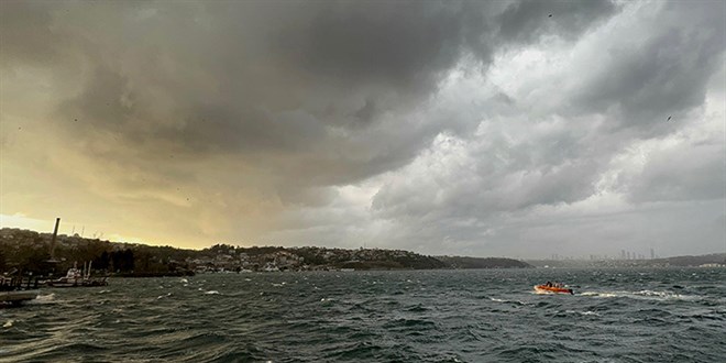 İstanbul'da şiddetli yağmur hayatı olumsuz etkiliyor