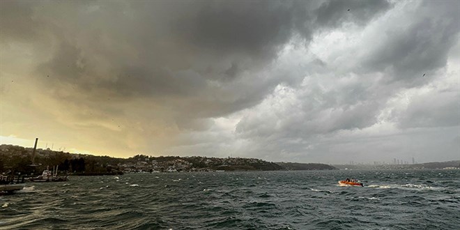 stanbul'da iddetli yamur hayat olumsuz etkiliyor