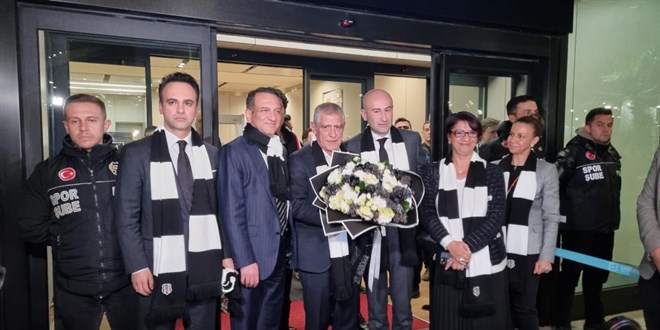 Beşiktaş'ın yeni teknik direktörü Fernando Santos, İstanbul'a geldi