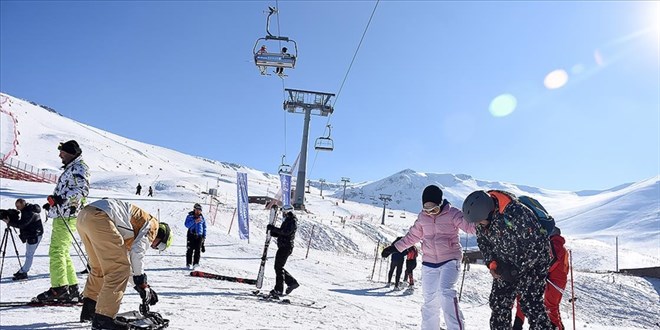 Kayak merkezlerinde en fazla kar kalnl 132 santimetreyle Palandken'de lld