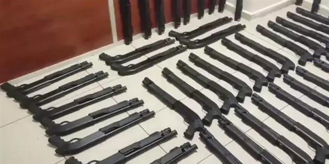 Bağcılar'da 86 pompalı tüfek ele geçirildi
