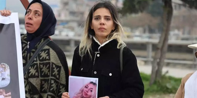 Depremzedeler 11 aydır kayıp yakınlarını arıyor, hiç değilse bir mezarları olsun