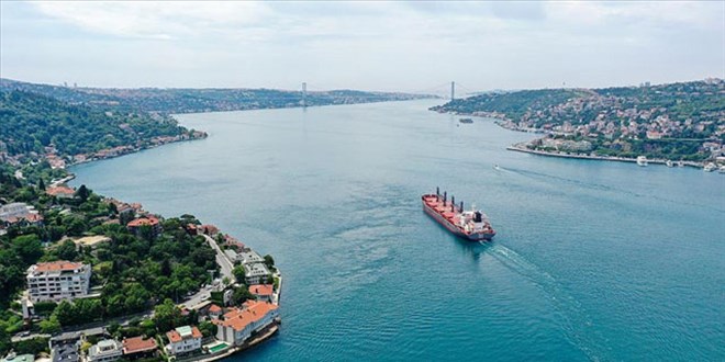 İstanbul Boğazı'nda gemi trafiği yeniden açıldı