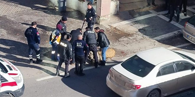 Koyunları ölen adam kendini yakmaya çalıştı