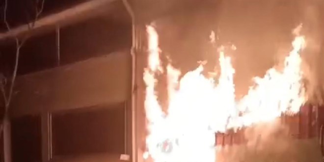 Düzce'de tek katlı ev alev alev yandı: 1 ölü