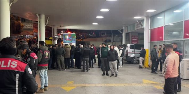 zmir'de taksiciler ldrlen meslektalar iin konvoy oluturdu