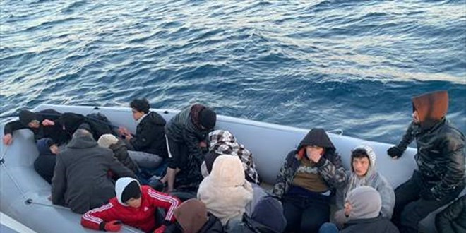 Çanakkale açıklarında 70 düzensiz göçmen kurtarıldı