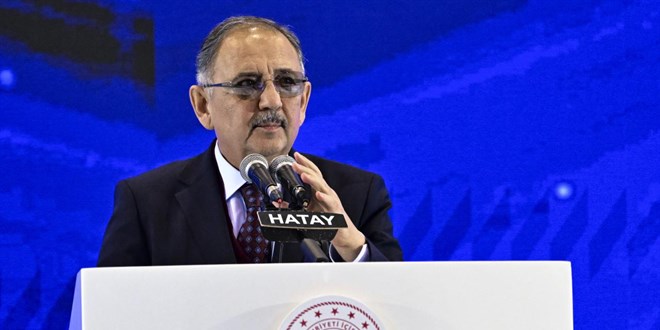 Bakan Özhaseki: Tüm afetzedeler evlerine kavuşana kadar buradayız