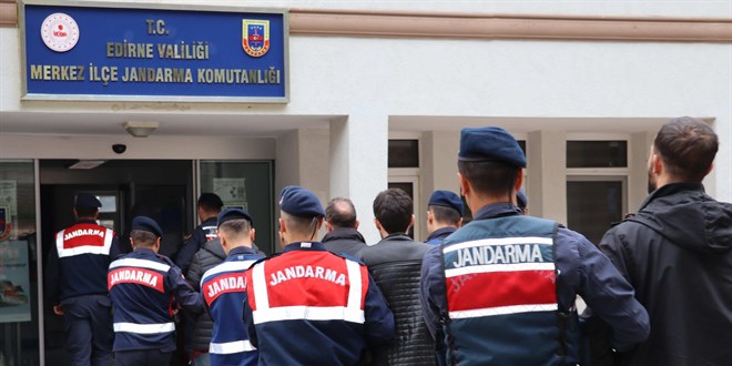 Edirne'de yurt dışına kaçmaya çalışan 9 FETÖ şüphelisi yakalandı