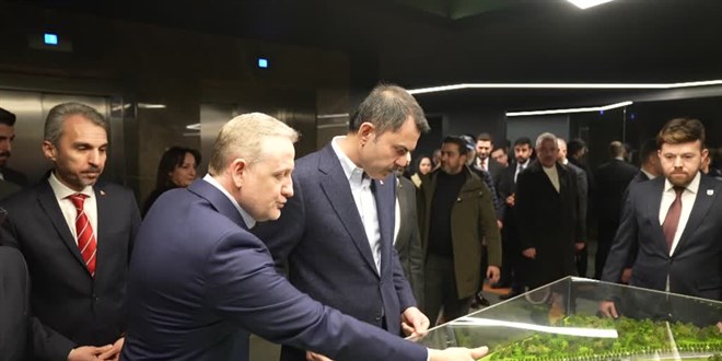 İBB Başkan adayı Kurum, Başakşehir Futbol Kulübü'nü ziyaret etti