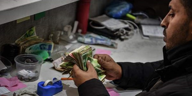 Gazzeliler döviz ve şekele ulaşmakta zorluk çekiyor