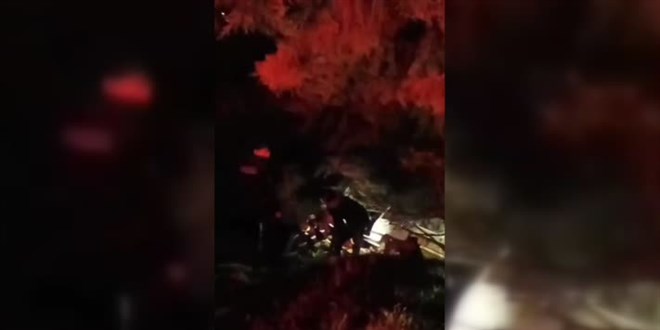 Denizli'de sürücüsünün manzara izlemek için yol kenarına park ettiği otomobil uçuruma yuvarlandı