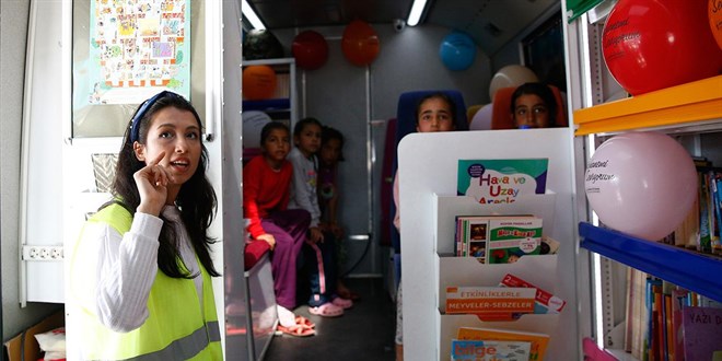 Depremzede öğrencilere 'ücretsiz özel ders' veriyorlar