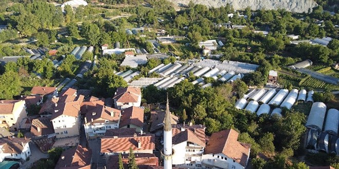 Bu köy 79 ilçeden daha kalabalık
