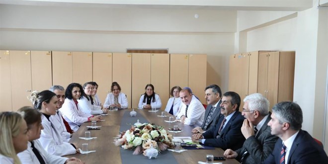 Milli Eğitim Bakanı Tekin ile Öğretmenler odasında buluştular