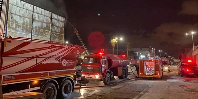 Antalya'da tersane yangını: Ekipler bölgede